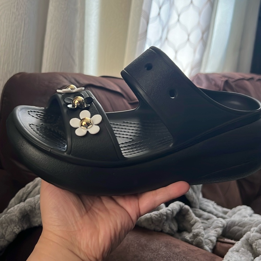 Better pic of the crocs